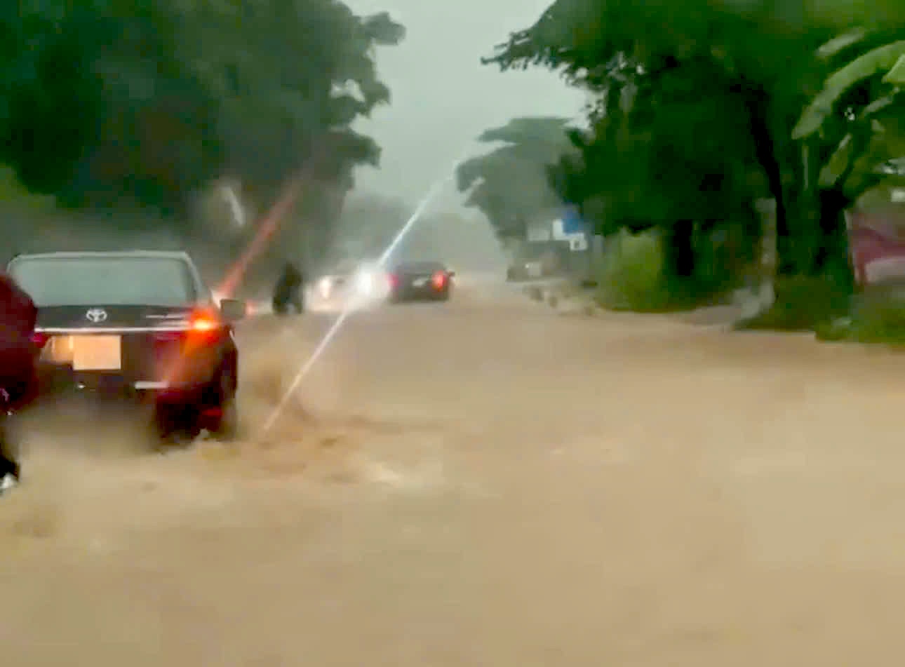 Las fuertes lluvias causaron Ho Chi Minh Road por el distrito de Bo Trach. Foto: Pham Hoang