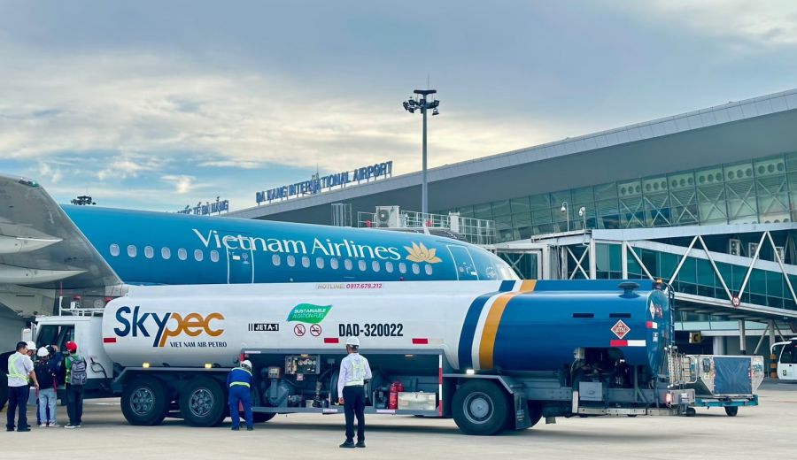 Vietnam Airlines utiliza combustible insostenible (SAF), liderando la tendencia de la aviacion verde. Foto: Vietnam Airlines
