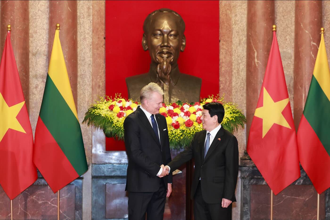Chu tich nuoc Luong Cuong don Tong thong Lithuania Gitanas Nauseda. Anh: Hai Nguyen