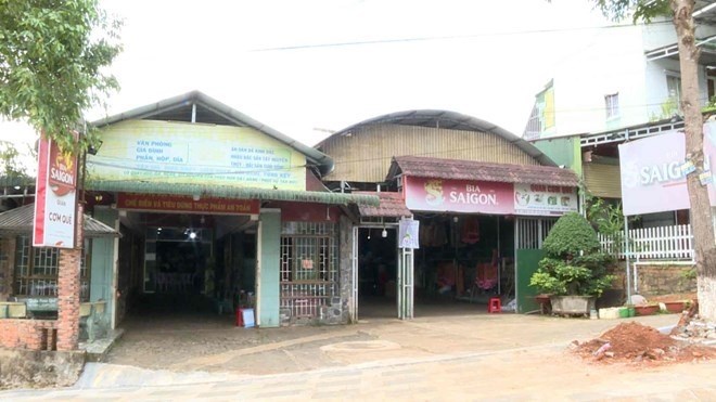 UBND tinh Dak Nong chi dao UBND huyen Dak R’lap kiem tra, xu ly tap the va ca nhan co lien quan den khoan no tien com truoc khi sap nhap. Anh: Duong Hang