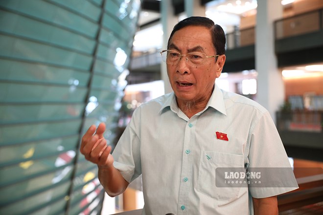Los diputados de la Asamblea Nacional Pham Van Hoa hablaron con los trabajadores sobre el manejo de casos de comunas y pueblos debian dinero en arroz y papeleria. Foto: para el