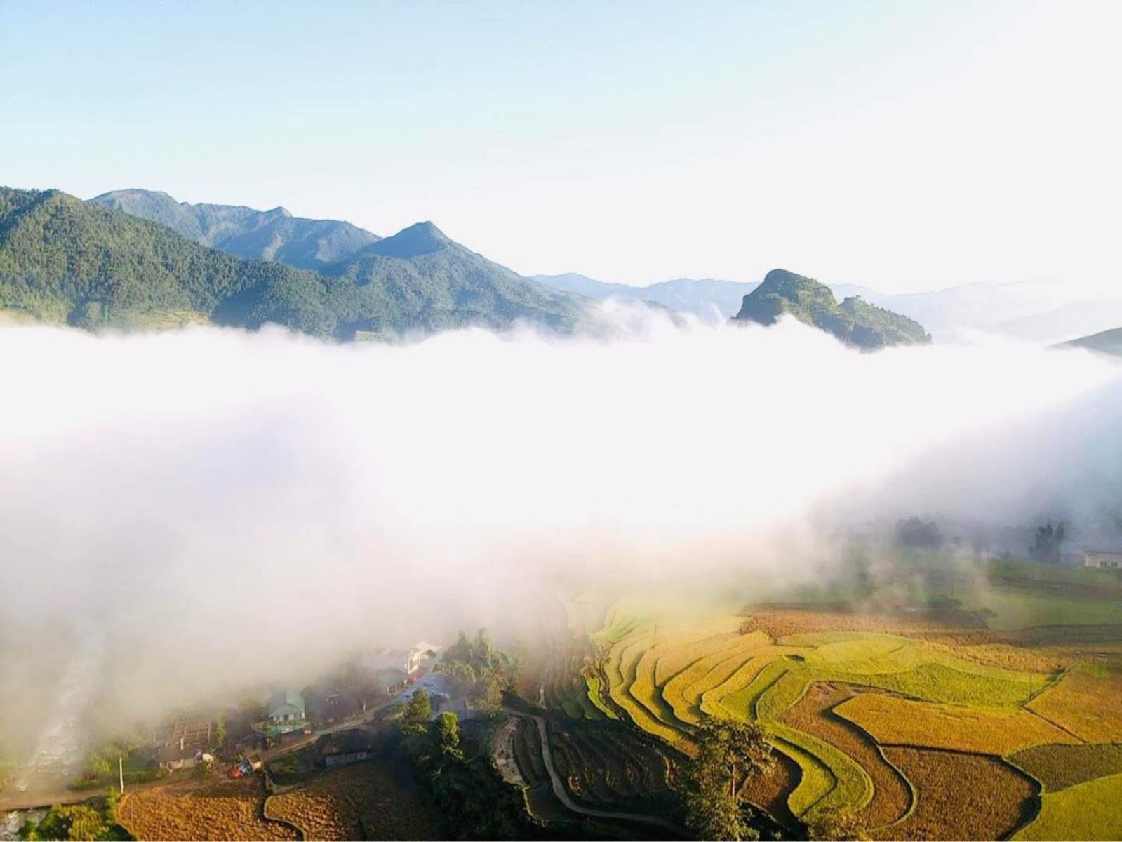 Peaceful early morning clouds in the Lim Mong field. Photo: Hai An