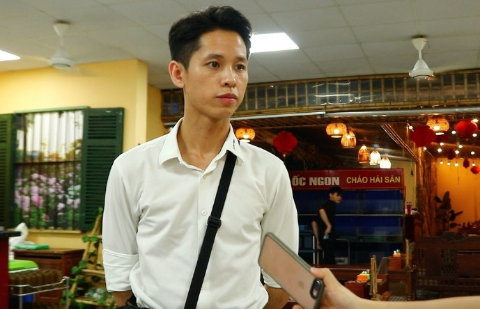Theo anh Nguyen Tuan Nam, cac ho kinh doanh co the coi khoan dong BHXH la mot phan de danh. Anh: Thanh Binh