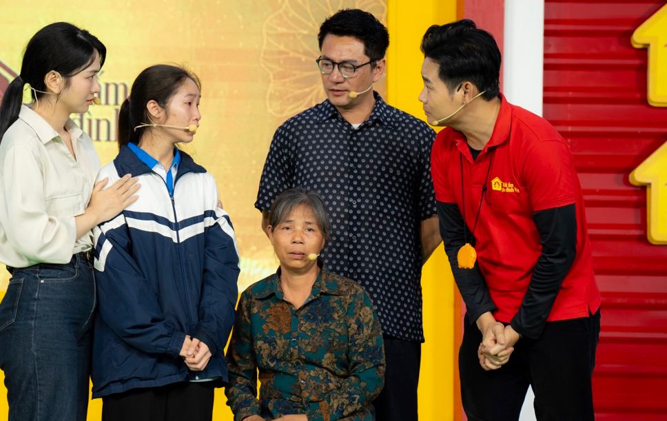 Actor Truong Minh Cuong emotionally talked about his family. Photo: bee.