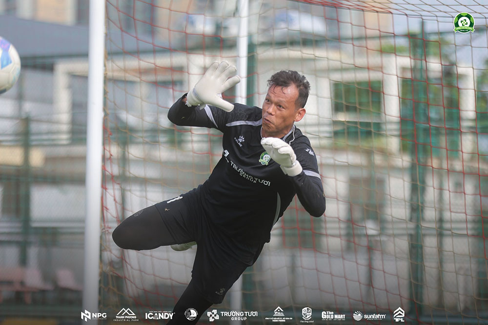 Goalkeeper Bui Tan Truong cannot play for Truong Tuoi Binh Phuoc in round 21 of the 2024-2025 First Division. Photo: Binh Phuoc Club