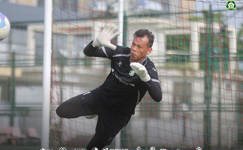 Goalkeeper Bui Tan Truong cannot play for Truong Tuoi Binh Phuoc in round 21 of the 2024-2025 First Division. Photo: Binh Phuoc Club