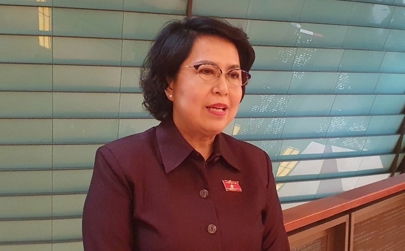 Delegate To Thi Bich Chau - former Vice Chairwoman of the Central Committee of the Vietnam Fatherland Front spoke about the role of cadres and leaders of the Front in restructuring the apparatus. Photo: Pham Dong