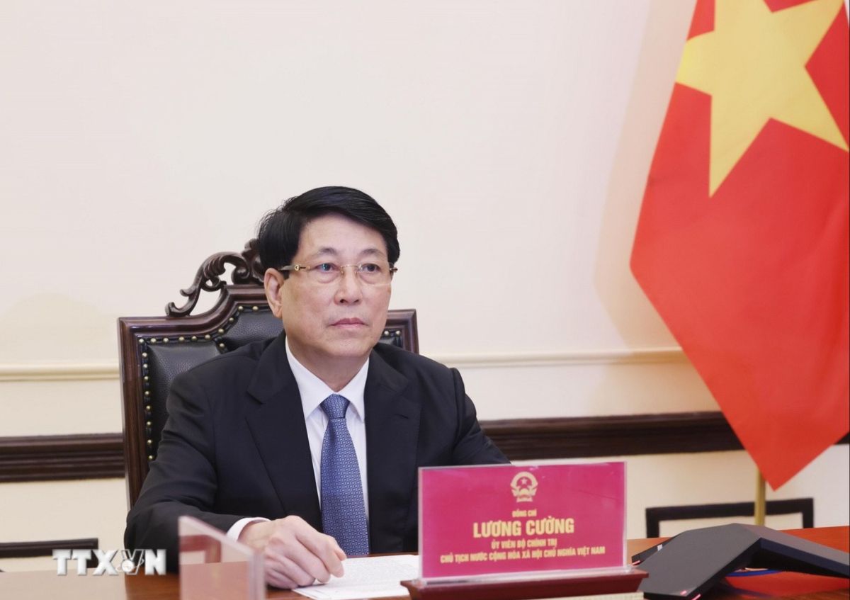 Miembro del Politburo, presidente Luong Cuong con el presidente coreano Lee Jae Myung. Foto: VNA