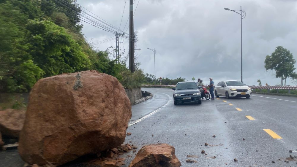 Las fuertes lluvias causan muchos puntos en la peninsula de Son Tra, Da Nang. Foto: Hoang Vinh