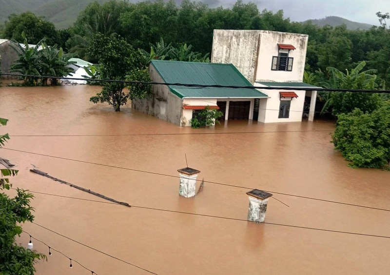 Den trua 12.6, co hon 300 nha dan xa Dai Hung, huyen Dai Loc, Quang Nam van chim trong nuoc lu. Anh: Dai Loc
