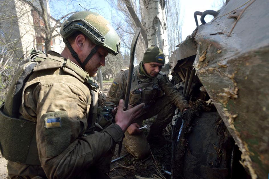 Soldados ucranianos en el campo de batalla. Foto: Xinhua