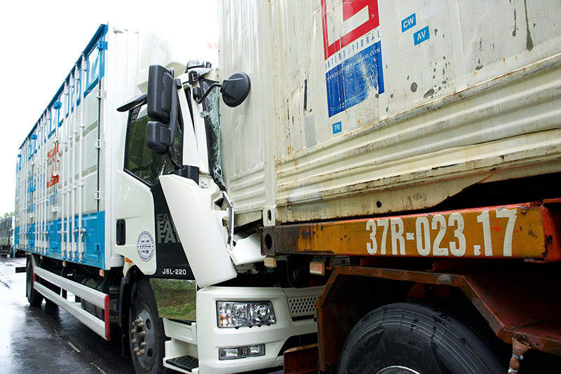 4 cars collided on the Dong Hoi city bypass. Photo: Nguyen Van