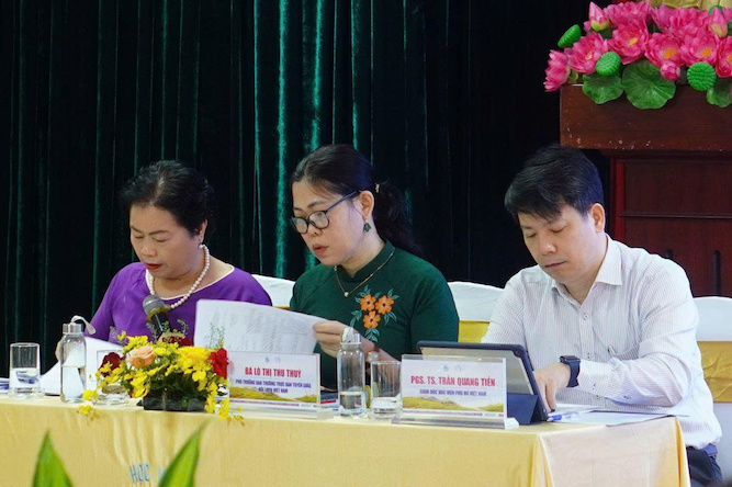 Cac dai bieu va tru tri hoi thao trao doi ve nhung tham luan. Anh: Van Cuong