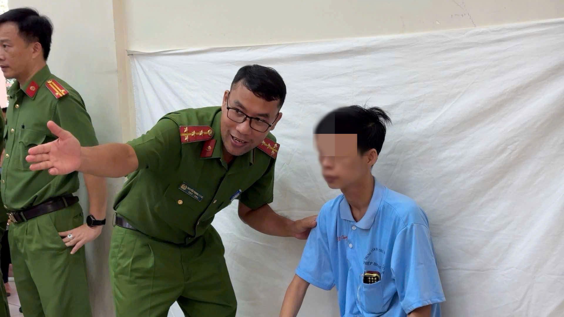 Cap can cuoc cho nhung nguoi “dac biet” o TPHCM. Anh: Minh Tam