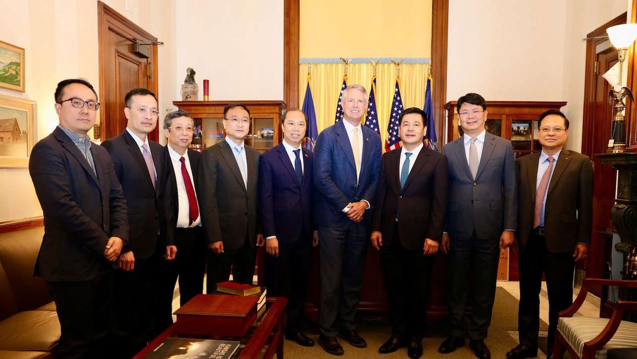 El ministro Nguyen Hong Dien expreso su deseo de que el senador Roger Marshall tenga voz para apoyar a Vietnam en el proceso de negociacion. Foto: Ministerio de Industria y Comercio