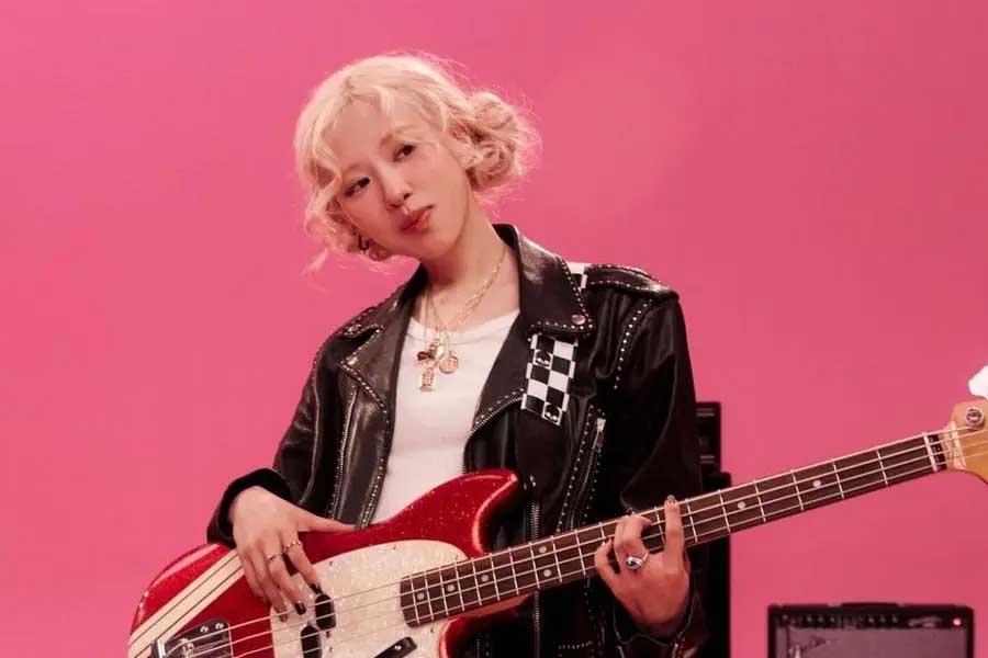 Blackpink's Rose has many breakthroughs when working solo. Photo: MV APT