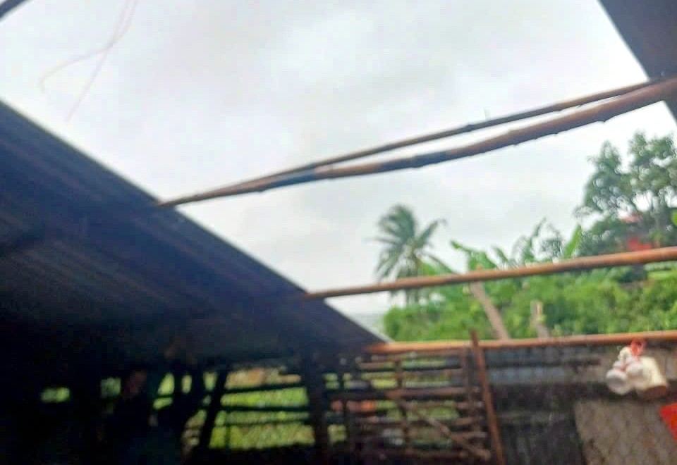 Mot can nha dan tai thanh pho Bac Lieu toc mai do anh huong mua lon, dong loc. Anh: Nhat Ho
