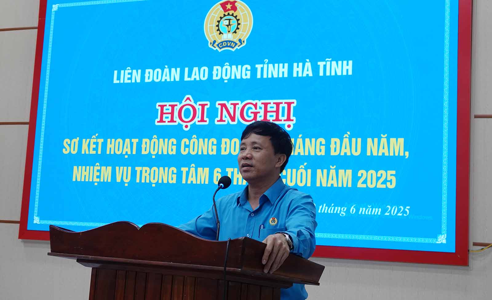 Ong Nguyen Van Danh - Chu tich LDLD tinh Ha Tinh phat bieu tai hoi nghi. Anh: Tran Tuan.