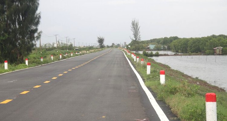 Mot doan de bien Bac Lieu da hoan thanh tao dieu kien cho nguoi dan di lai, chong xam nhap man hieu qua. Anh: Nhat Ho