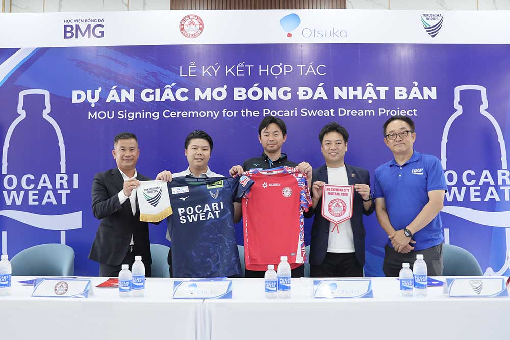 Firmar el memorando de comprension de la cooperacion en la implementacion del Proyecto de Sueño de Futbol Japones - Proyecto Pocari Sweat Dream 2025. Foto: NGOC Khue