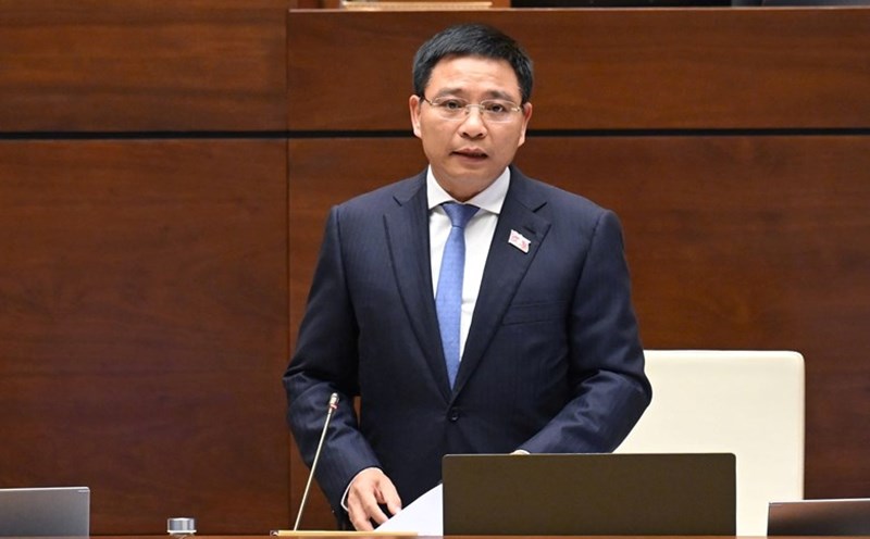 Minister of Finance Nguyen Van Thang said that there is no need to worry too much about setting up a financial center in the two cities. Photo: Quochoi.vn