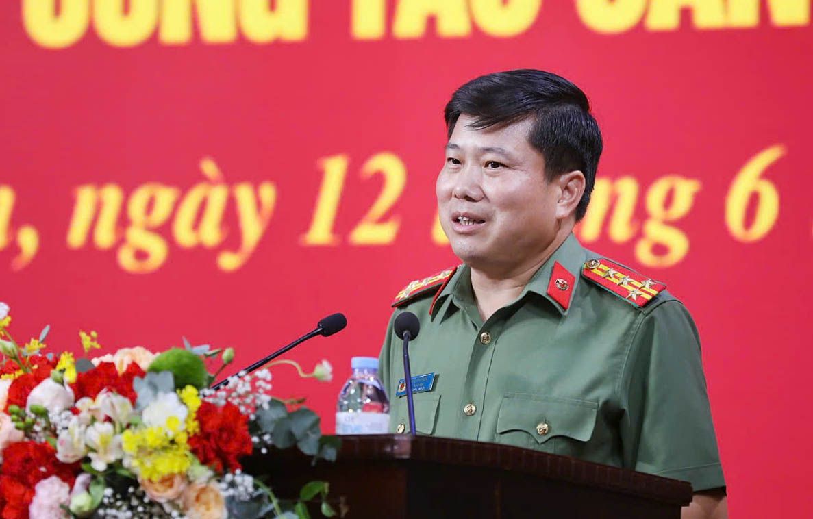 Dai ta Vu Van Dau - tan Giam doc Cong an tinh Dien Bien phat bieu nhan nhiem vu. Anh: Thanh Binh