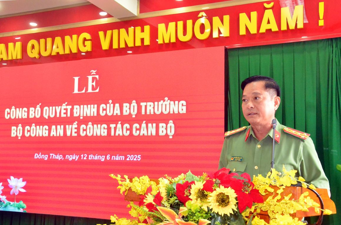 Dai ta Nguyen Hong Khac phat bieu tai le nhan quyet dinh cua Bo truong Bo Cong an dieu dong giu chuc Pho Giam doc Cong an tinh Dong Thap. Anh: Trang thong tin Cong an tinh Dong Thap