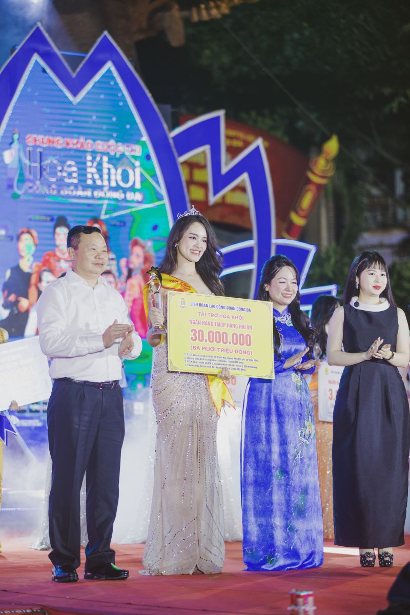 Phut dang quang cua thi sinh Nguyen Minh Phuong. Anh: Tuan Anh