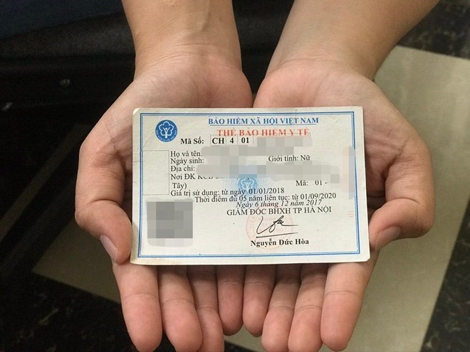 El seguro social de la ciudad de Hanoi respondio sobre el cambio de lugares de examen medico y tratamiento para los niños. Foto: Thuy Linh.