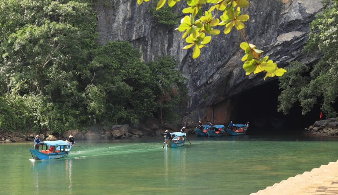 Phong Nha - Kẻ Bàng tạm dừng đón khách một số điểm vì bão số 1