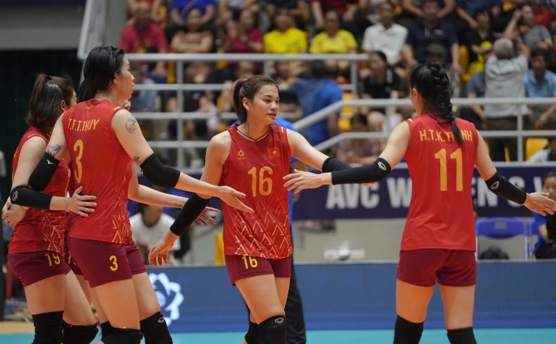 The Vietnam women's volleyball team will meet Kazakhstan in the semi-finals of the AVC Nations Cup. Photo: VFV