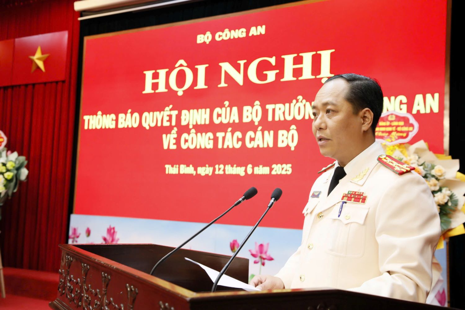 Colonel Pham Manh Hung - Deputy Director of the Department of Economic Security, Ministry of Public Security spoke at the conference. Photo: Thai Binh Provincial Police