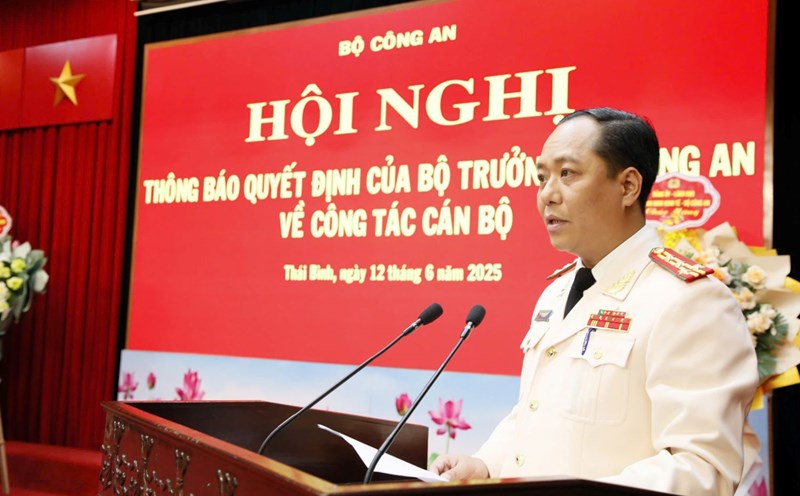 Colonel Pham Manh Hung - Deputy Director of the Department of Economic Security, Ministry of Public Security spoke at the conference. Photo: Thai Binh Provincial Police