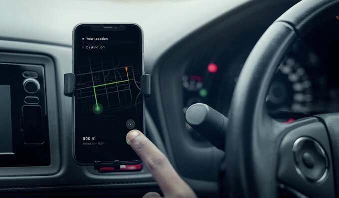Technology applications help make driving safer. Photo: Thuy Duong
