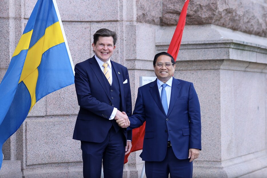 Miembro de Politburo, primer ministro Pham Minh Chinh y el presidente de la Asamblea Nacional Suecia, Andreas Norlen. Foto: VGP