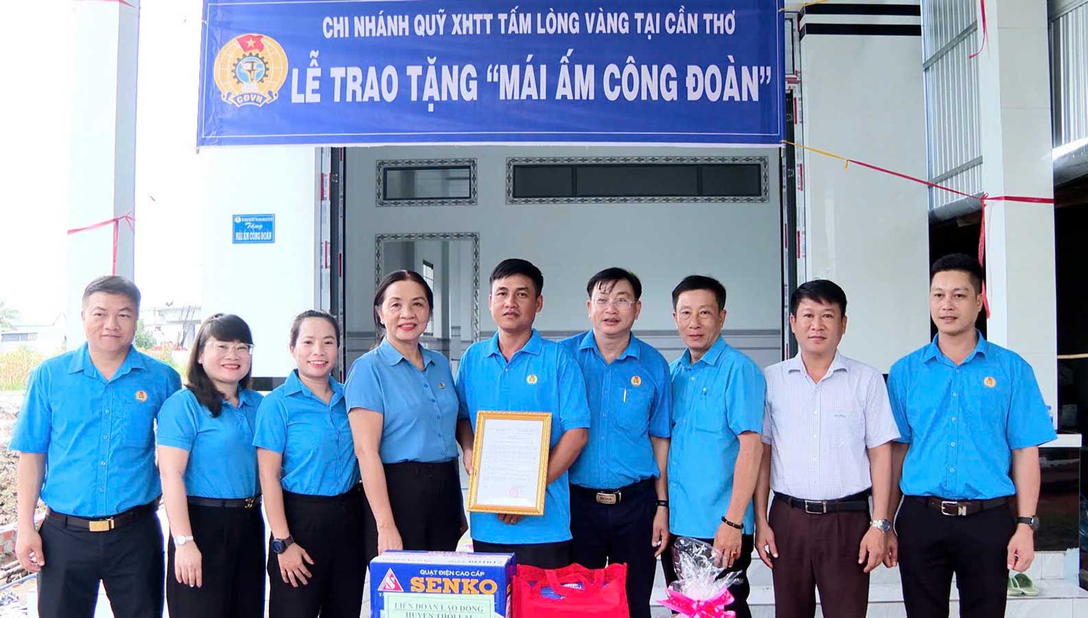 Le trao tang Mai am Cong doan cho