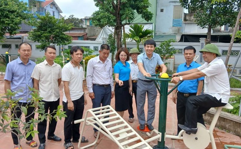 The Thach That District Labor Federation inaugurated and put into use the Workers' Cultural Activity Point at the Craft Group Church of Phung Xa Commune. Photo: Hai Yen