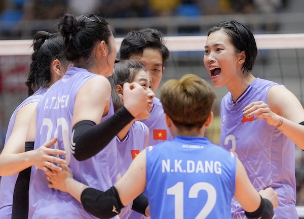 El equipo de voleibol femenino de Vietnam se reunio con Kazajstan en las semi -finales de la Copa de Naciones AVC 2025. Foto: VFV