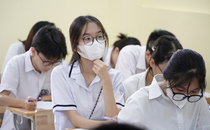 Many schools have announced the floor score for the ability assessment test and thinking assessment in 2025. Photo: Van Trang