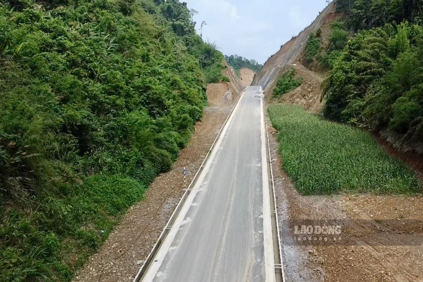 Sau 2 nam trien khai, du an duong noi ho Nam Cat sap hoan thanh. Anh: Nguyen Hoan.
