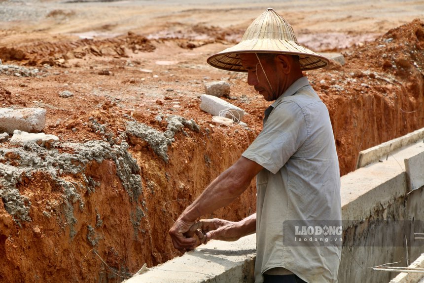 Cong nhan gap rut trien khai hang muc phu tro