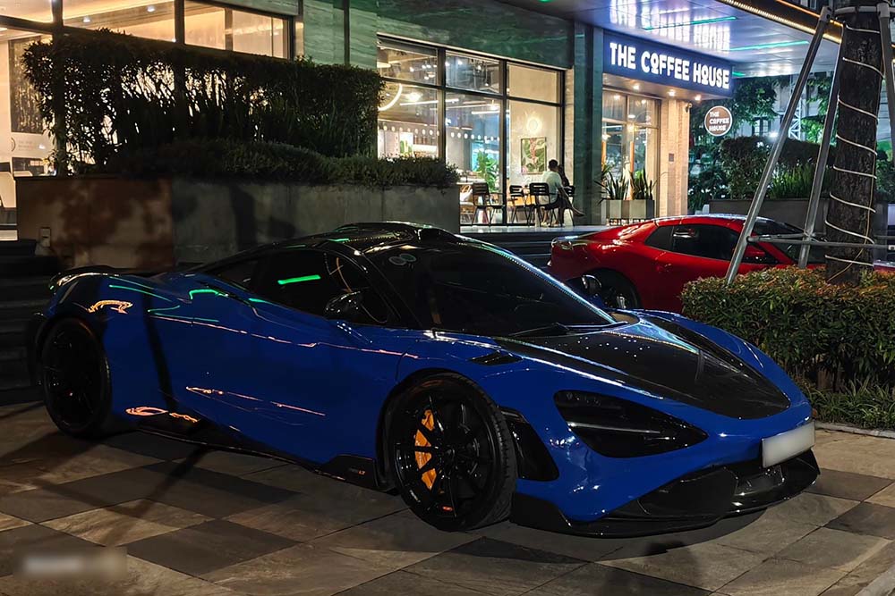 McLaren 765lt esta resaltado. Foto: Vu Minh