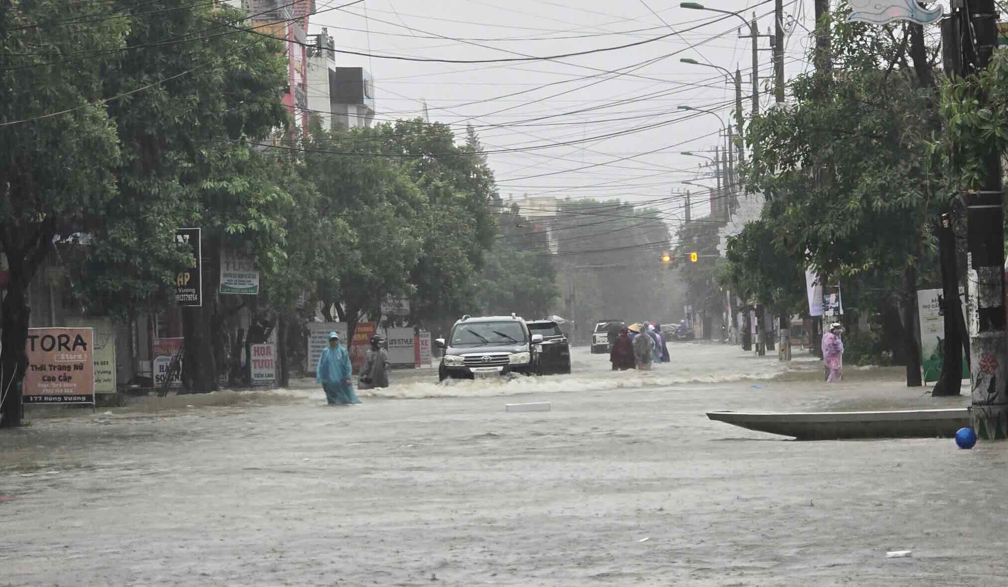 Nhiều nơi tại thị trấn Kiến Giang bị ngập. Ảnh: Thiên Thanh