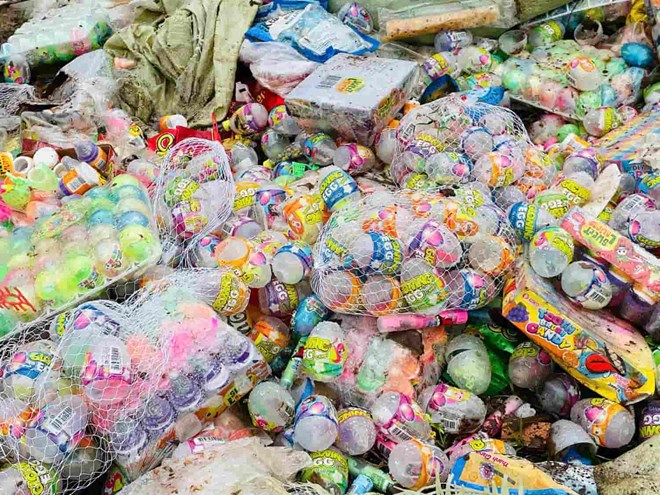 Gia Lai làm rõ việc nhiều bao nghi hàng giả bị bỏ dọc đường