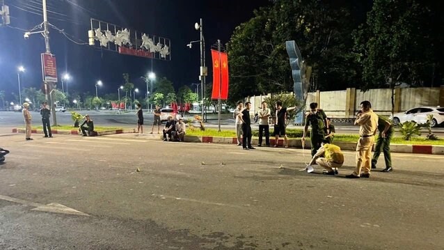 Đại úy công an bị tông trọng thương khi làm nhiệm vụ tại TP Hòa Bình