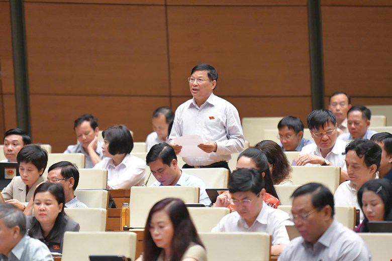Dai bieu Tran Van Tien phat bieu. Anh: Pham Dong