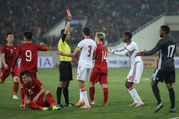 El arbitro Jumpi Lida ha corrido el partido de Vietnam. Foto: Hoai Thu