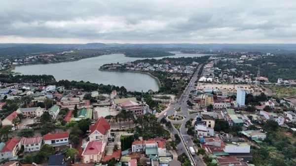 Dak Nong adds funds to pay for early retirement and unemployment. Photo: Bao Lam