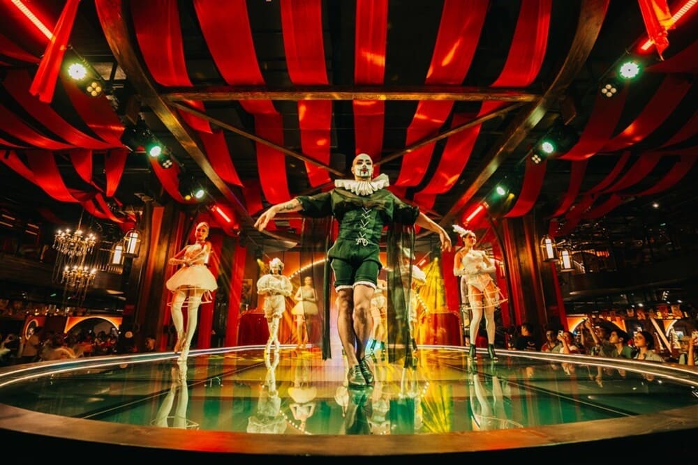 Show “After Glow” lay cam hung tu ve dep huyen bi cua Ba Na ve dem. Anh: Thanh Son