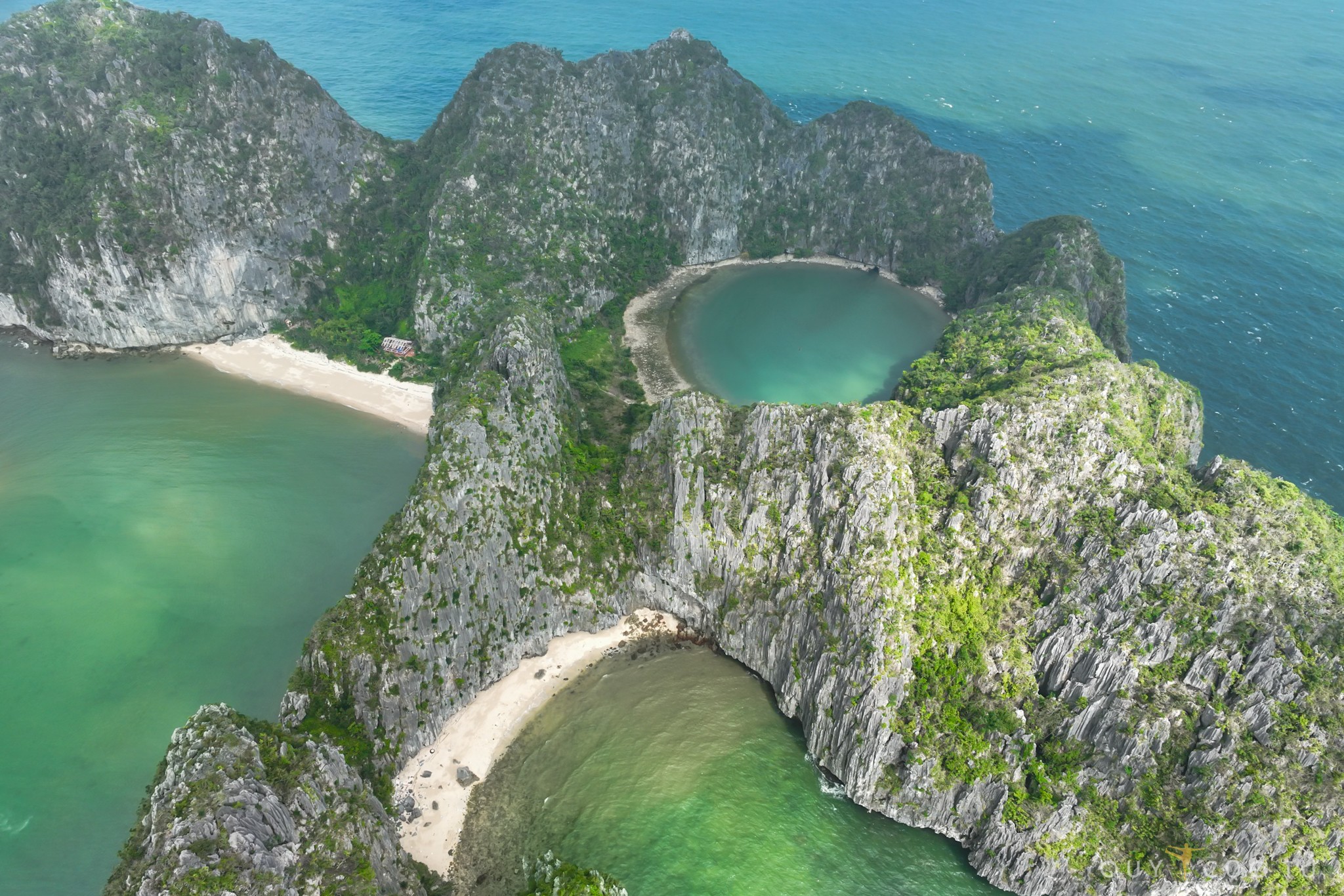 La nhiep anh gia cung la dan phuot doi dau, anh Hai An co biet danh Quy Coc Tu da tung di qua rat nhieu noi, ngam nhin ve dep ky la trong nuoc lan nuoc ngoai. Nhung co le chi khi tren cao nhin xuong mat rong anh moi co cam giac thien nhien cung co tam hon.